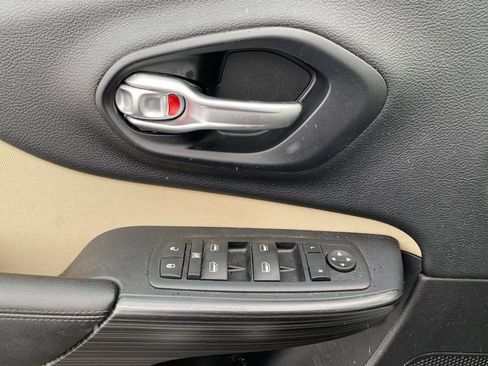 Used 2016 Jeep Cherokee Sport w/ Cold Weather Group image 14