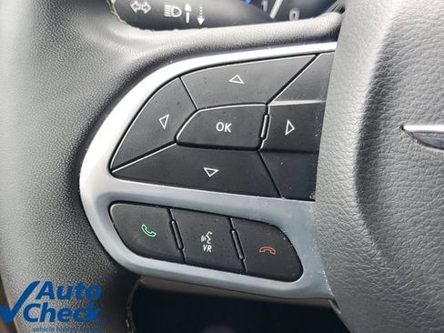 Used 2024 Chrysler Pacifica Touring-L FWD image 21