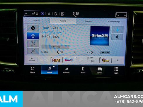 Used 2024 Chrysler Pacifica Touring-L image 36