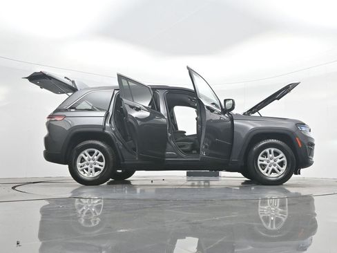 Used 2024 Jeep Grand Cherokee Laredo RWD image 39