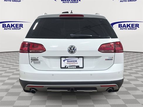 Used 2017 Volkswagen Golf Alltrack SE image 6