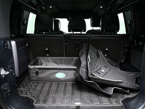 Used 2023 Land Rover Defender 110 V8 image 31