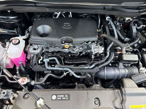 Used 2025 Toyota Sienna LE FWD image 10
