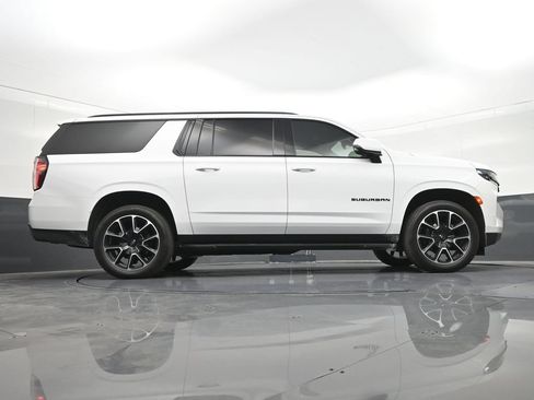 Used 2024 Chevrolet Suburban RST w/ Luxury Package RWD image 29