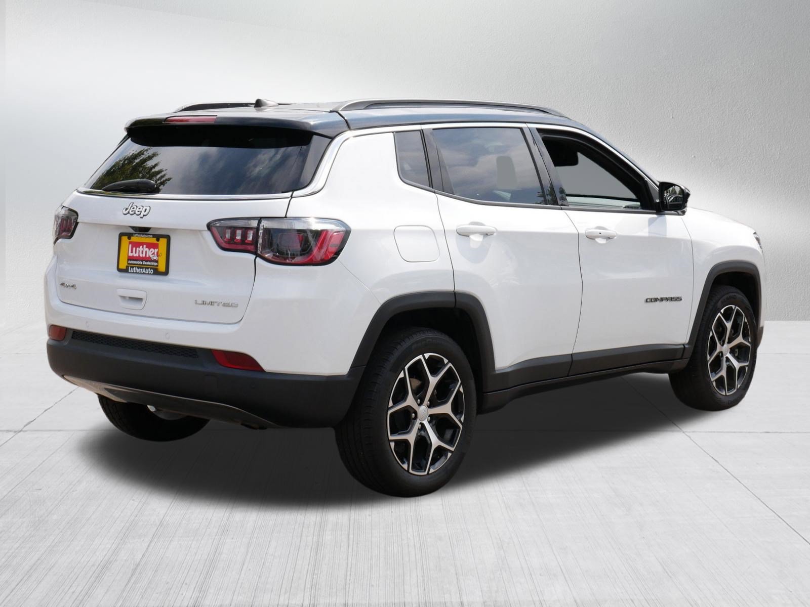 Used 2024 Jeep Compass Limited AWD/4WD image 7