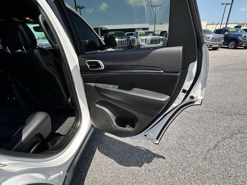 Used 2019 Jeep Grand Cherokee Limited AWD/4WD image 18