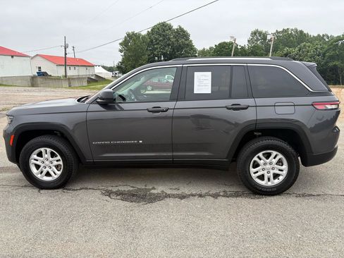 Used 2023 Jeep Grand Cherokee Laredo AWD/4WD image 6