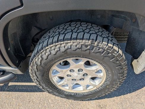 Used 2005 Chevrolet Tahoe Z71 w/ Preferred Equipment Group AWD/4WD image 34