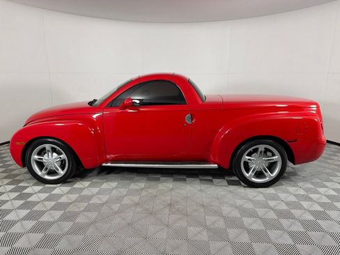 Used 2004 Chevrolet SSR w/ Preferred Equipment Group image 16