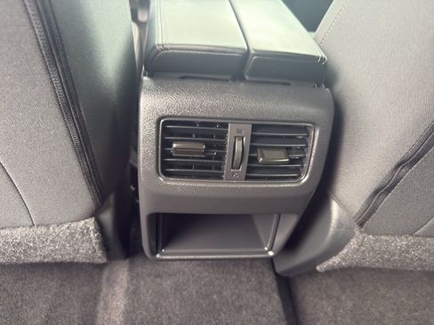 Used 2023 Nissan Rogue S AWD/4WD image 31