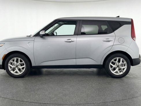 Used 2025 Kia Soul LX w/ LX Technology Package FWD image 5