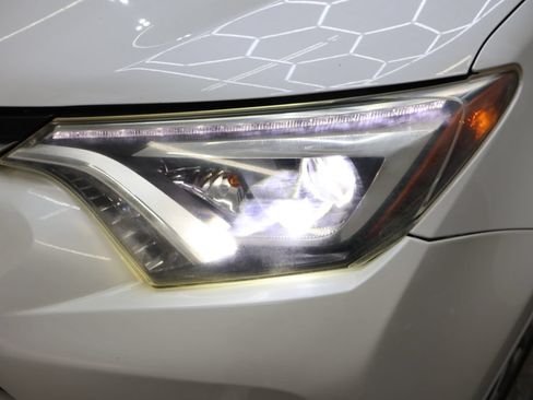 Used 2018 Toyota RAV4 Platinum FWD image 31