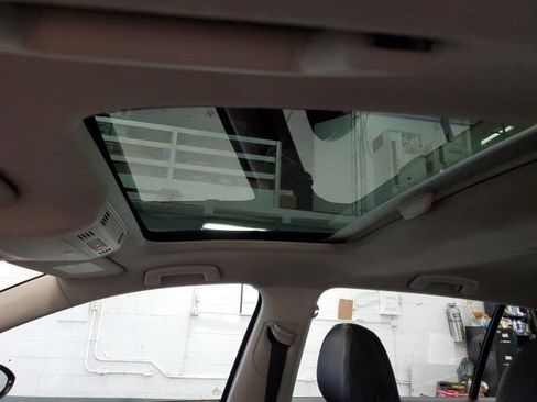 Used 2015 Volkswagen Golf S w/ Lighting Package image 22