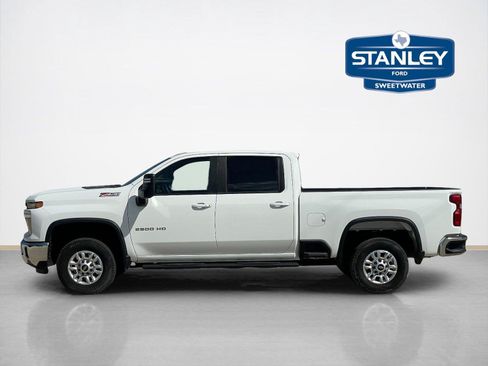 Used 2025 Chevrolet Silverado 2500 LT w/ Convenience Package AWD/4WD image 4