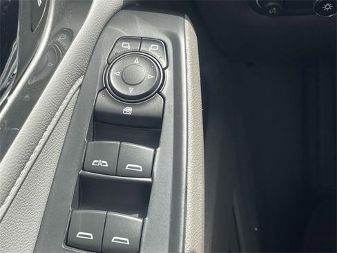 Used 2021 Chevrolet Traverse LT w/ LT Premium Package image 26