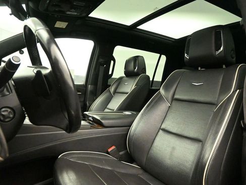 Used 2022 Cadillac Escalade ESV Premium Luxury image 3