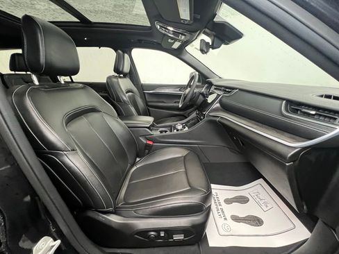 Used 2024 Jeep Grand Cherokee L Limited w/ Luxury Tech Group II image 11