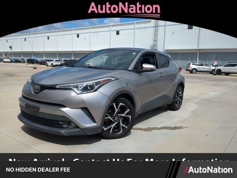 Used 2018 Toyota C-HR XLE FWD image 1