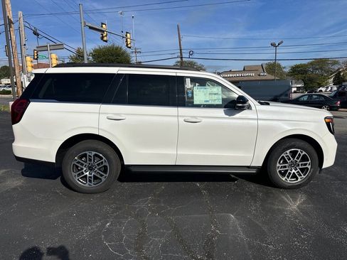 New 2025 Ford Expedition Active image 5