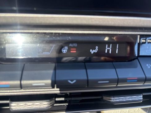 Used 2025 Toyota Camry XLE w/ Premium Plus Package image 27