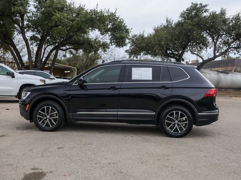 Used 2021 Volkswagen Tiguan SE w/ Panoramic Sunroof Package image 2