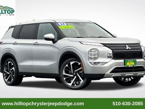 Used 2024 Mitsubishi Outlander SE image 1