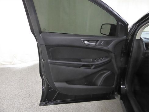 Used 2017 Ford Edge SE image 19