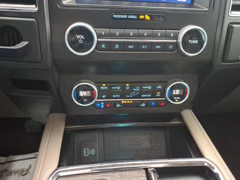 Used 2020 Ford Expedition Limited image 18
