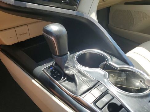 Used 2020 Toyota Camry XLE w/ Navigation Package FWD image 29