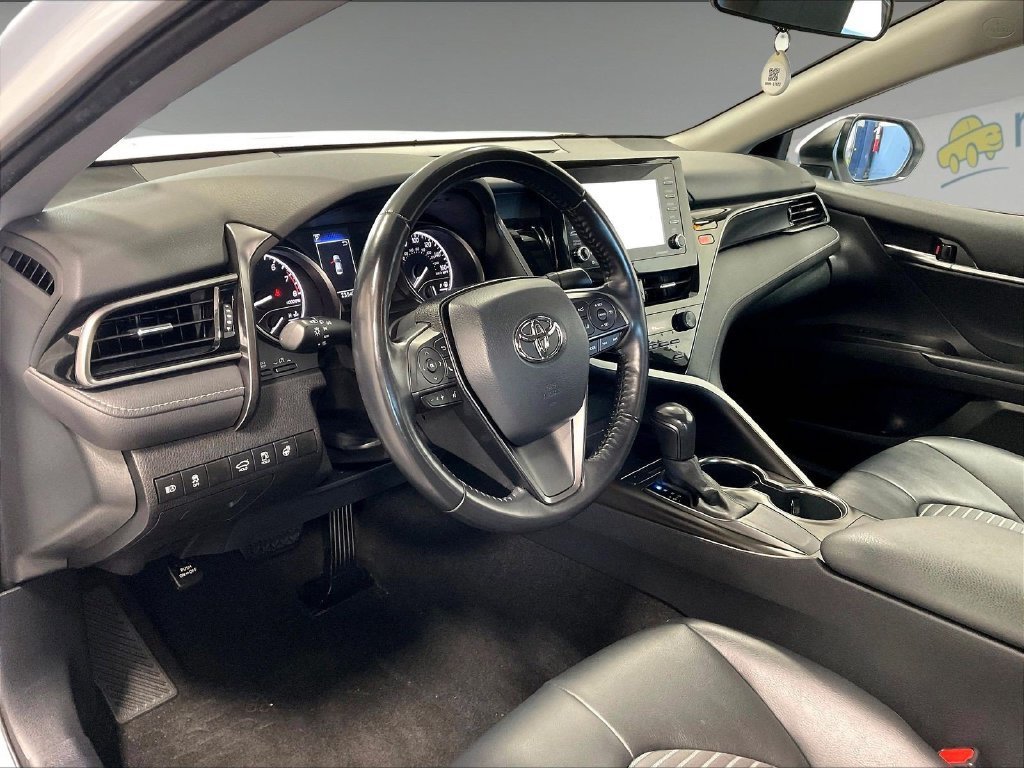 Used 2021 Toyota Camry SE w/ Cold Weather Package FWD image 8