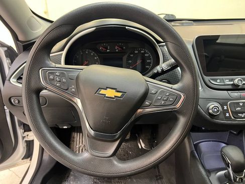 Used 2025 Chevrolet Malibu LS FWD image 19