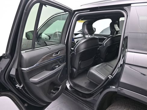 Used 2023 Jeep Grand Cherokee Overland w/ Luxury Tech Group IV AWD/4WD image 13