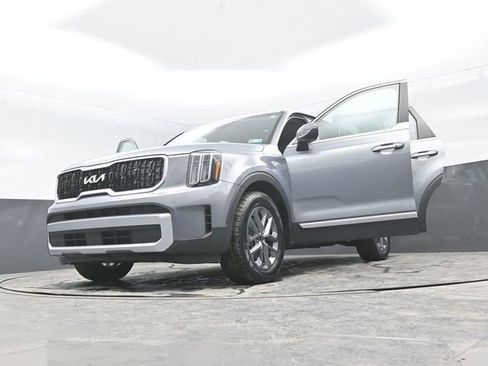Used 2024 Kia Telluride LX image 41