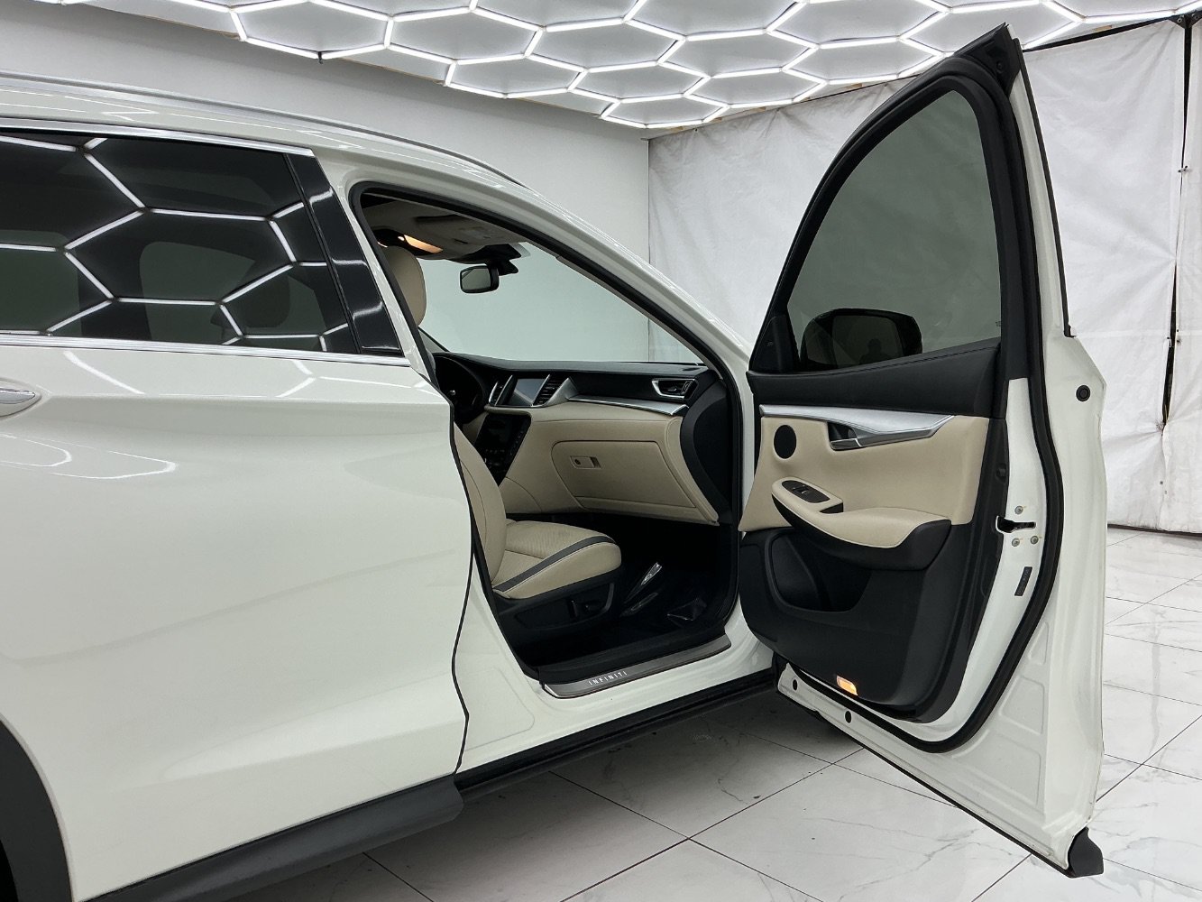 Used 2020 INFINITI QX50 Essential w/ Convenience Package FWD image 17