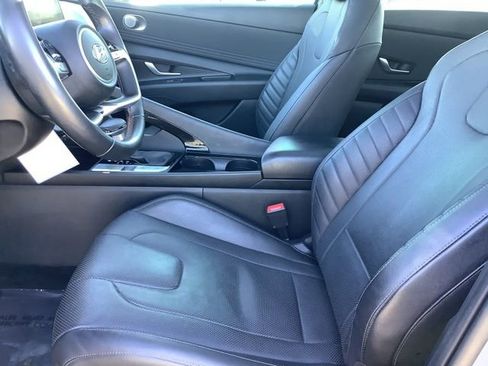 Certified 2021 Hyundai Elantra Limited image 16
