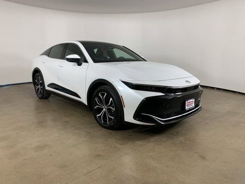 Used 2024 Toyota Crown Limited image 5