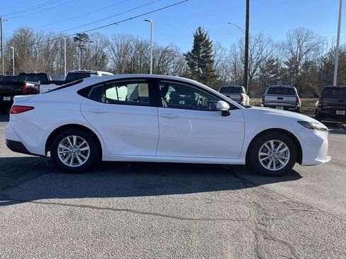 Used 2025 Toyota Camry LE image 6