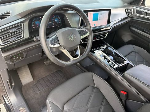 Certified 2025 Volkswagen Atlas Cross Sport SE w/ Panoramic Sunroof Package AWD/4WD image 8
