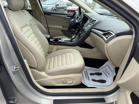 Used 2015 Ford Fusion SE image 25