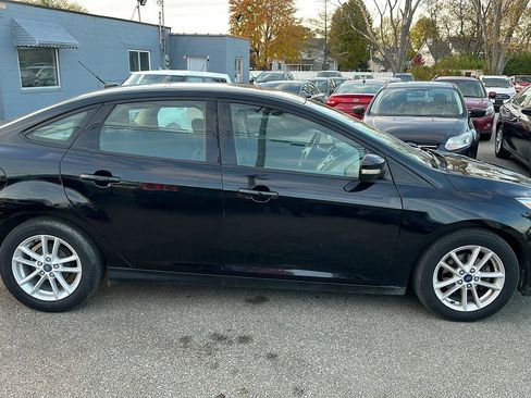 Used 2017 Ford Focus SE image 6