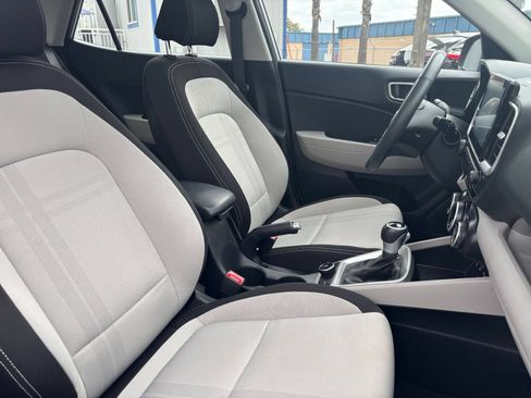 Used 2025 Hyundai Venue SEL FWD image 36