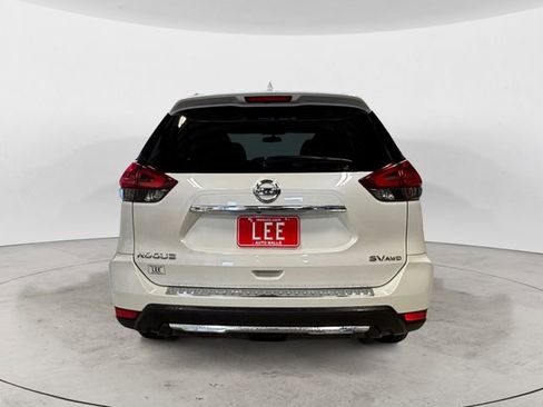 Used 2018 Nissan Rogue SV w/ Premium Package AWD/4WD image 4