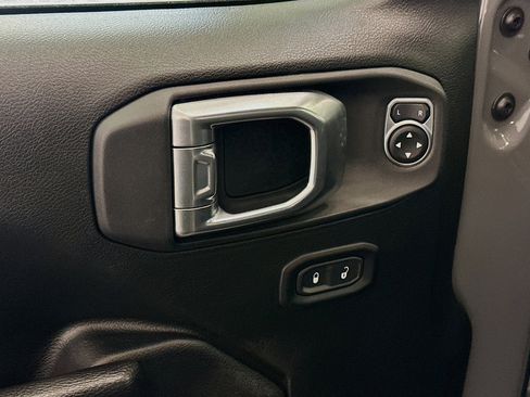 Used 2023 Jeep Wrangler Unlimited w/ Cold Weather Group image 15