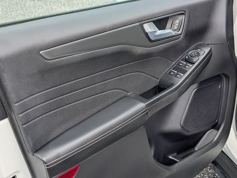 Certified 2023 Ford Escape SE FWD image 16