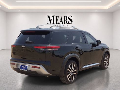 Used 2023 Nissan Pathfinder Platinum w/ Black Appearance Package FWD image 5