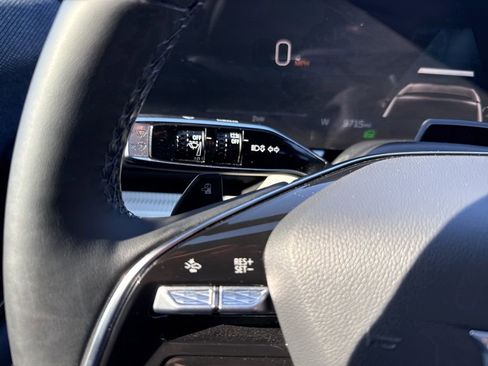 Used 2025 Cadillac Optiq Sport 2 image 29