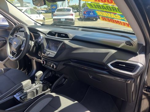 Used 2023 Chevrolet TrailBlazer LT FWD image 25