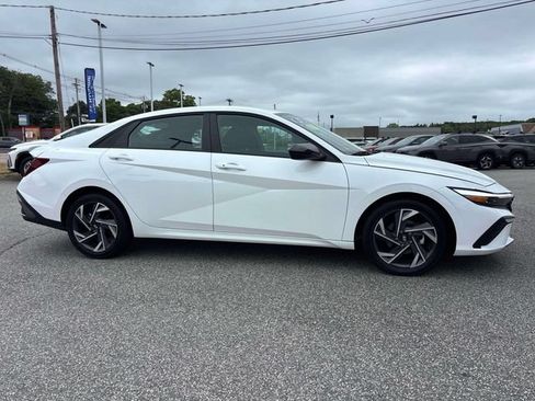 Certified 2025 Hyundai Elantra Sport FWD image 2