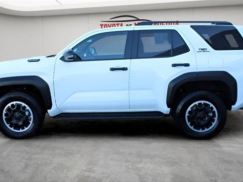 Used 2025 Toyota 4Runner TRD Off-Road image 2