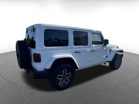 Used 2025 Jeep Wrangler Sahara image 15